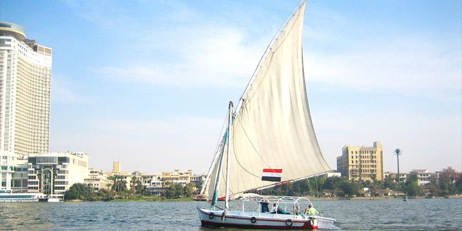 Family-friendly Cairo tour with the Pyramids, Egyptian Museum and a felucca ride